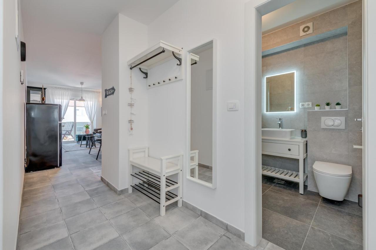 New And Chic Place Near Old Town Of Trogir Exterior foto